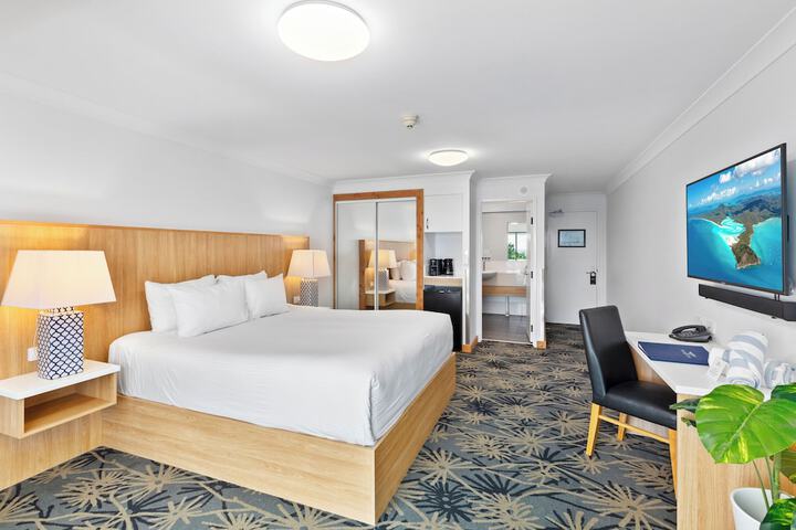 Room 19 of 103