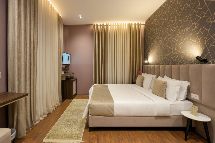 Room 7 of 33