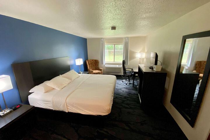 1 King Bed (1 of 10)
