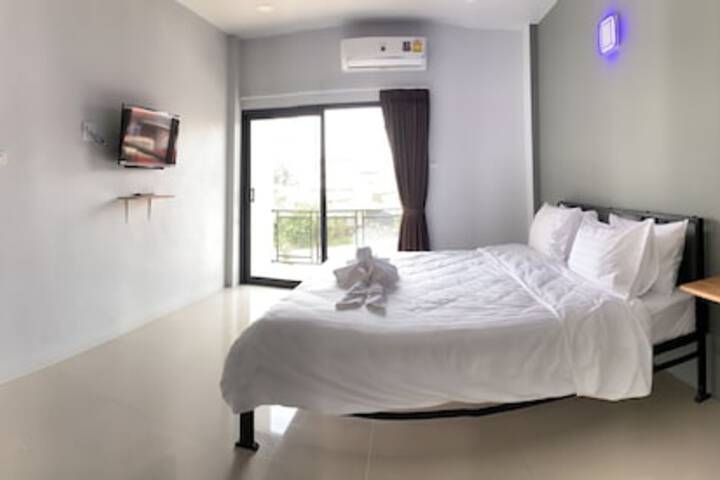Room 6 of 12