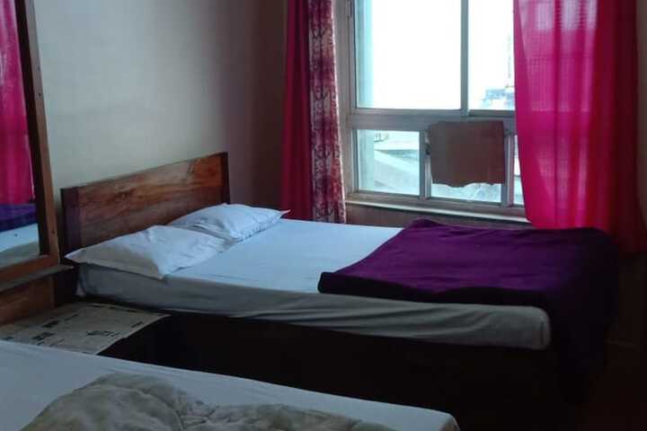 Room 7 of 12