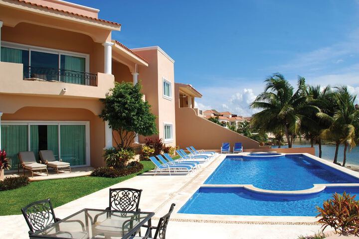 Pool Hotel