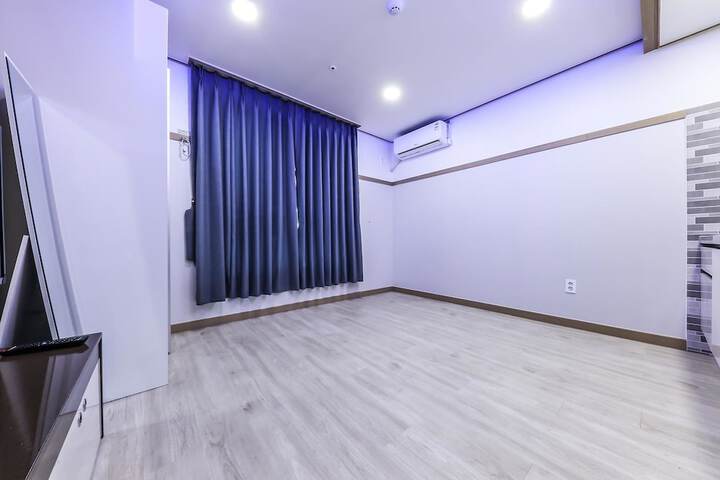 Room 16 of 54