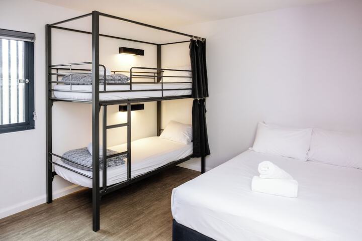 Room 33 of 61