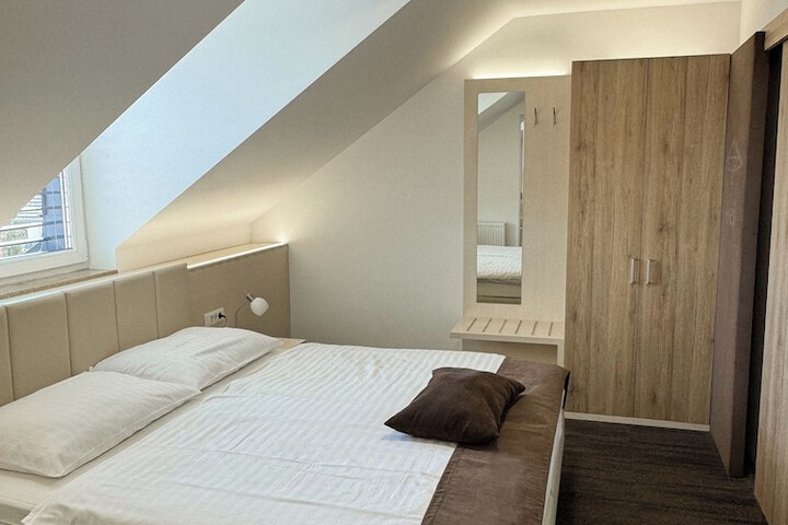 Room 33 of 70