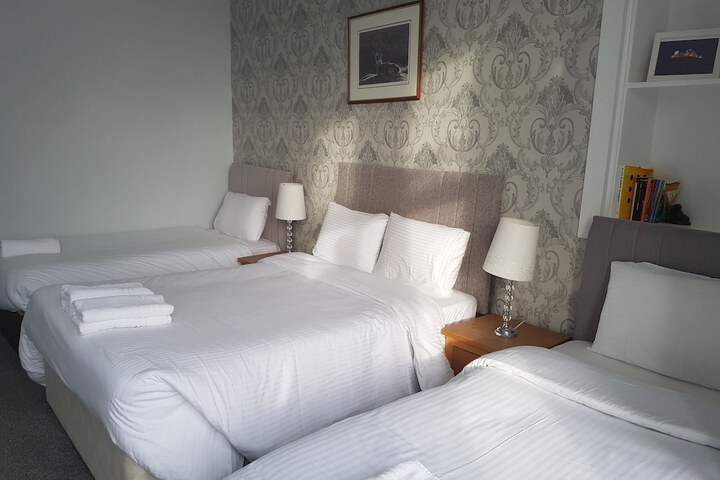 Room 7 of 32