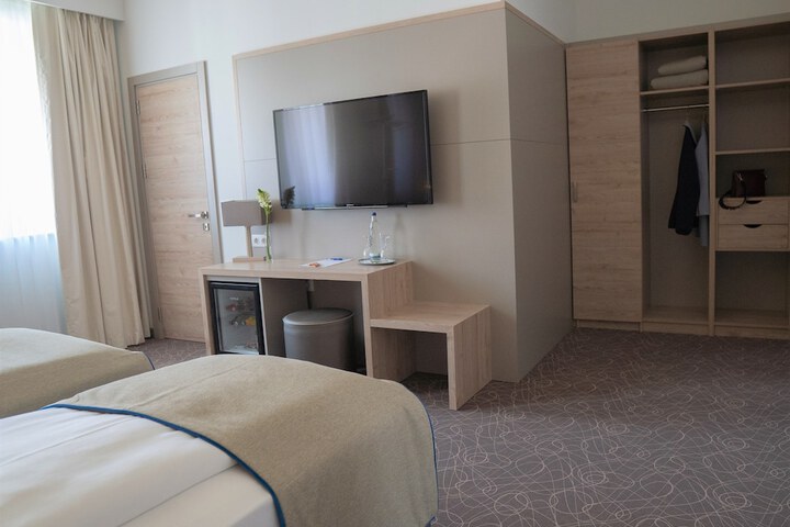 Room 6 of 36