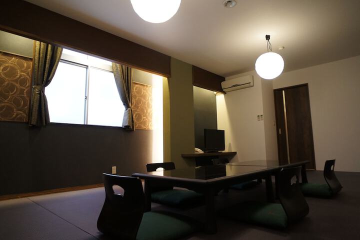 Room 9 of 22