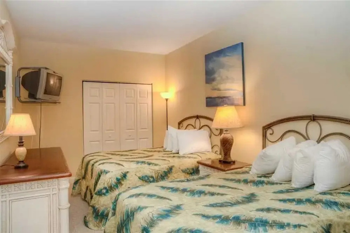 Room 4 of 10