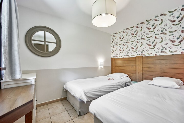 Room 4 of 68
