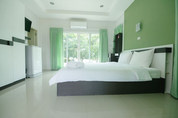 Room 13 of 104