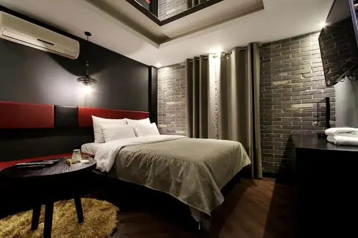 Room 10 of 10