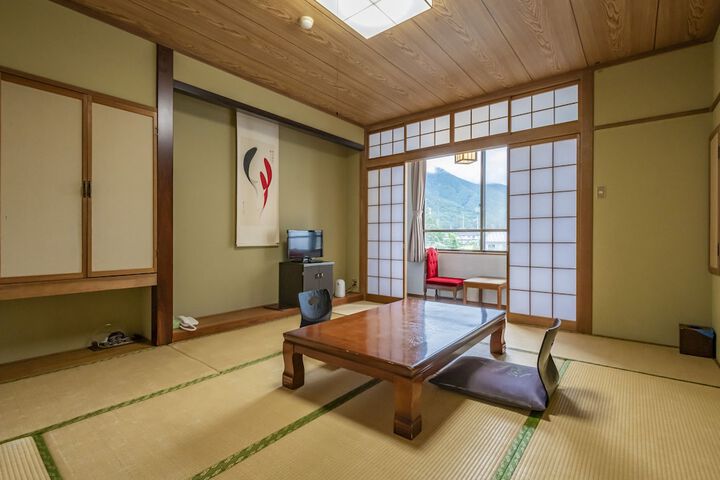 Room 6 of 22