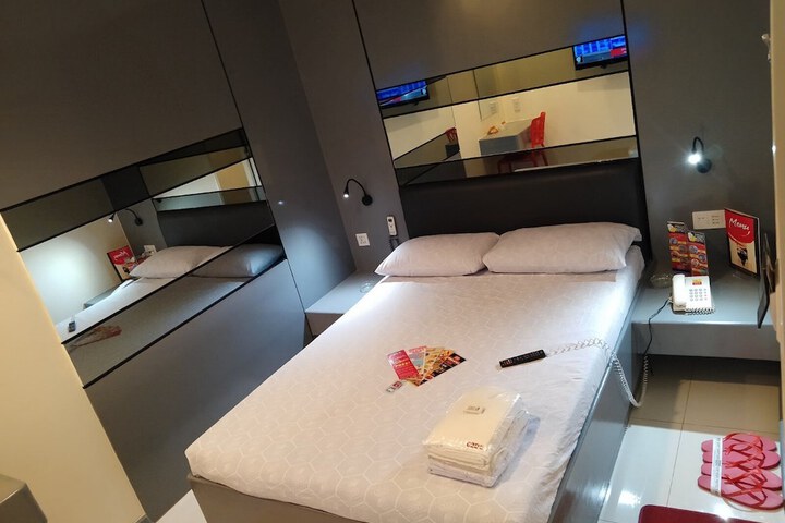 Room 12 of 27