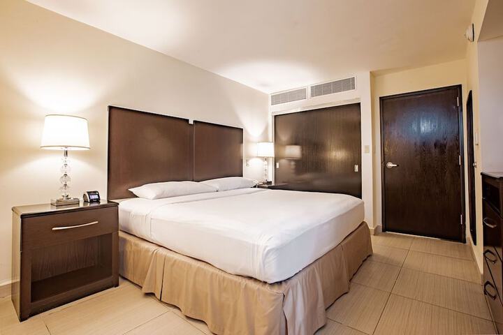 Room 7 of 16