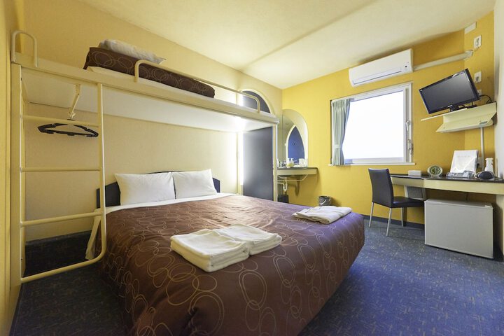 Room 3 of 61