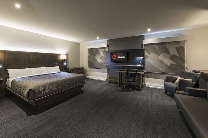 Room 13 of 104