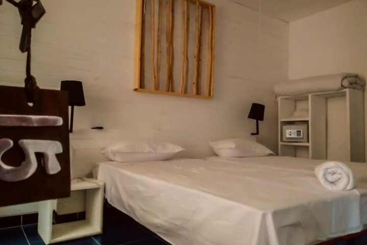 Room 6 of 81