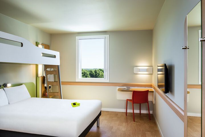 Room 2 of 31