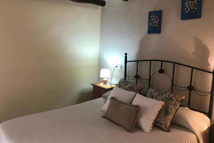 Room 2 of 8