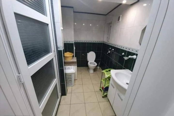 Room 9 of 14