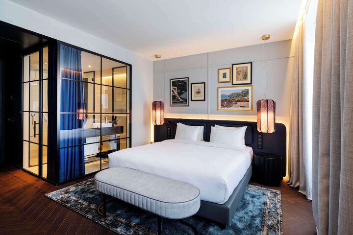 Room 33 of 79