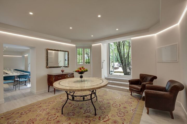Entrance & Lobby