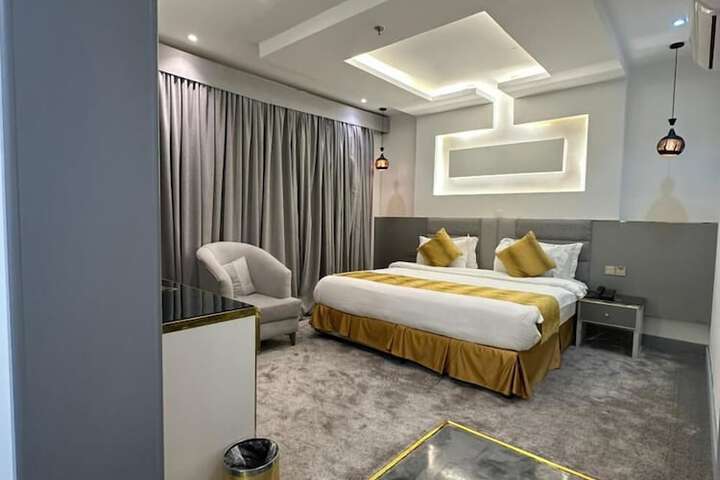 Room 33 of 43