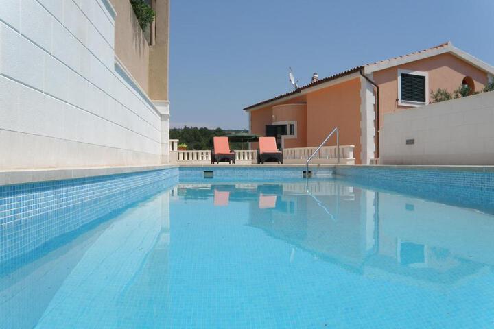 Hotel with Pool