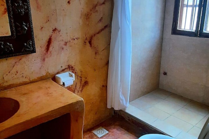 Room 24 of 32