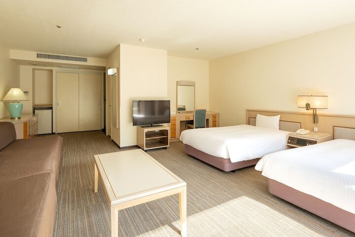 Room 10 of 33