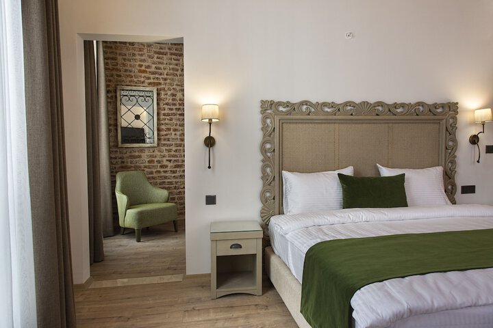 Room 25 of 107