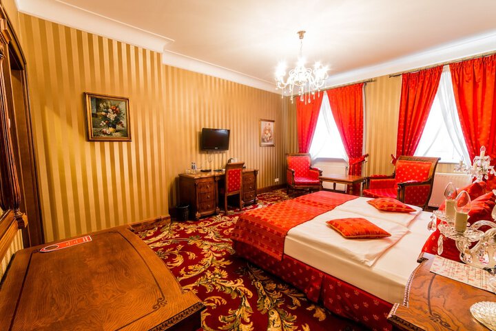 Room 14 of 66