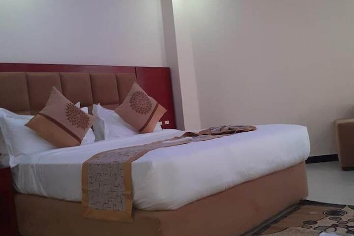 Room 7 of 8
