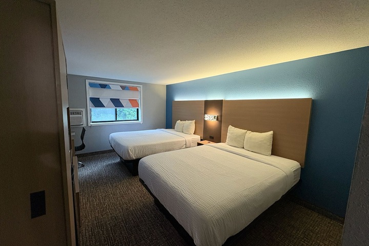 Room 9 of 10