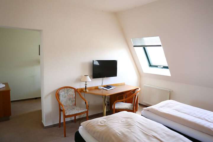 Room 5 of 32