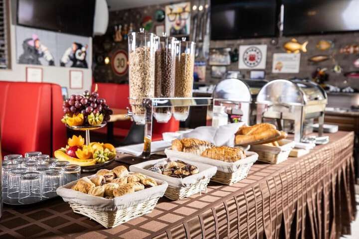 Breakfast/Coffee Service 26 of 33