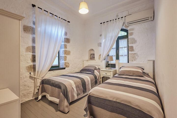 Room 4 of 114