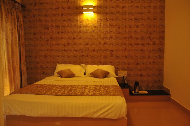 Room 5 of 33