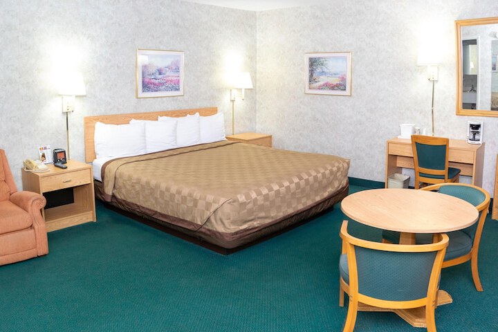 Room 2 of 10