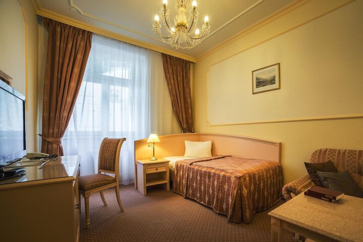 Room 10 of 77
