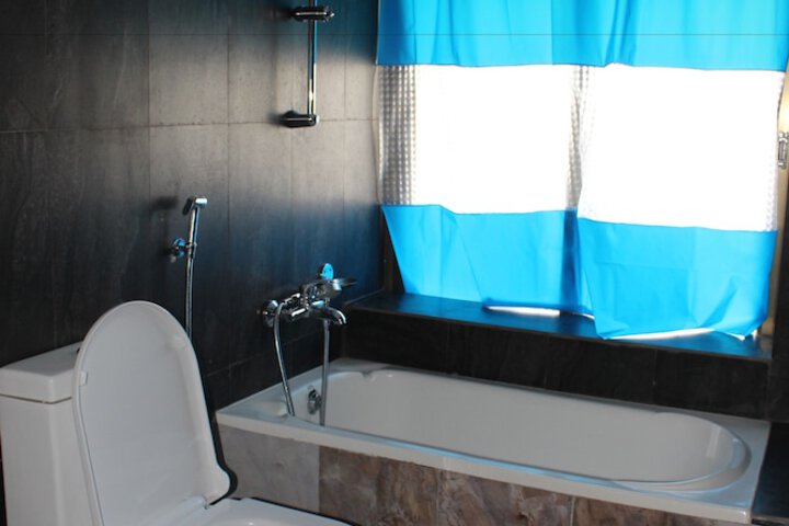 Room 32 of 61