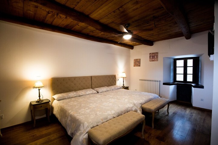 Room 13 of 37