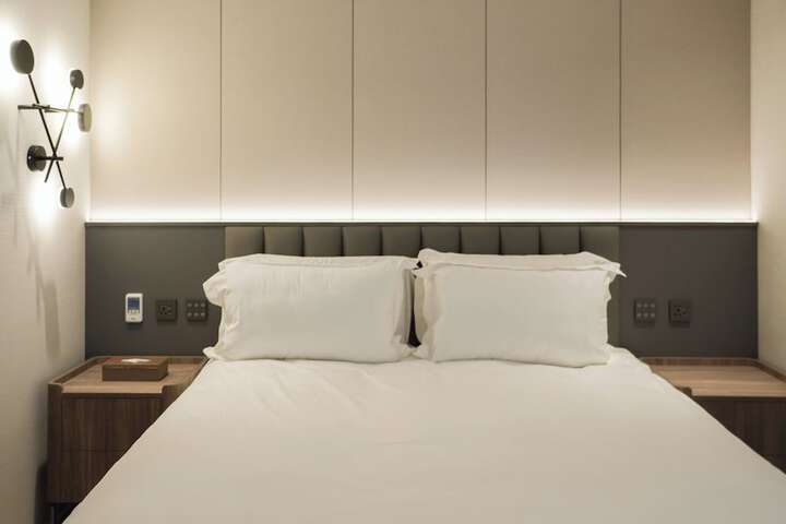 Room 42 of 83
