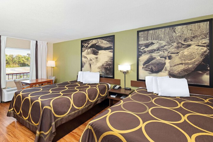 2 Queen Beds (5 of 8)
