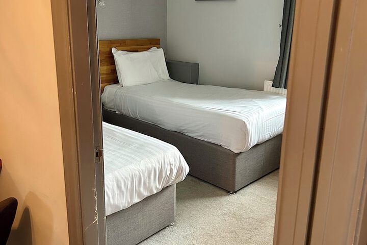Room 31 of 142