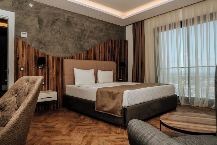 Room 18 of 159