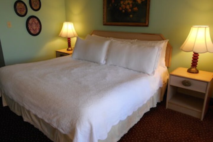 Room 28 of 141