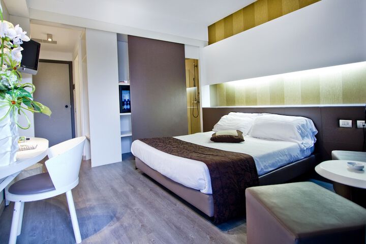 Room 5 of 42