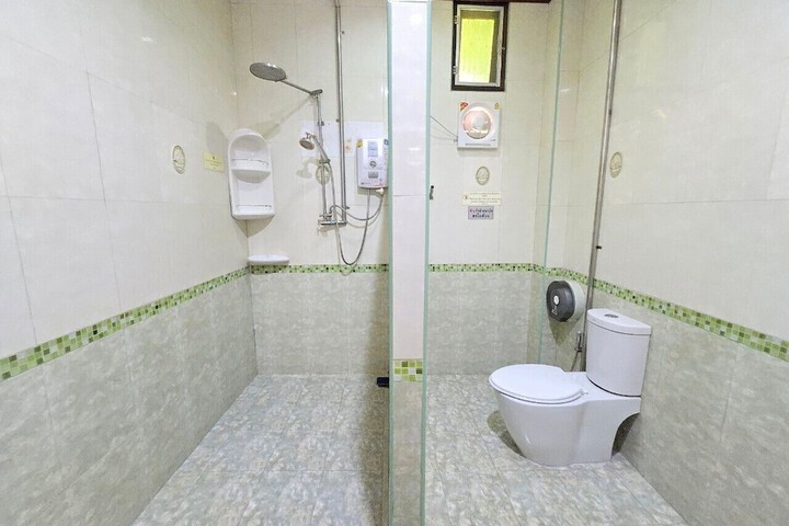 Room 34 of 47